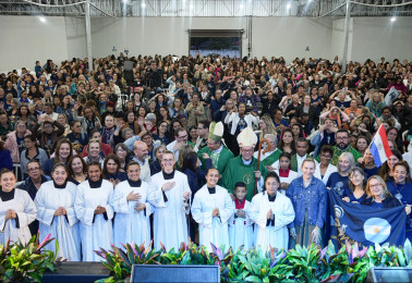 Cerca de duas mil mães participam do Encontro Estadual do Movimento Mães que Oram pelos Filhos em Maringá